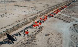 رايات الحزن ترفرف فوق النهر.. وزوّار الحسين يسيرون في صمت الوجدان وحرارة الولاء.